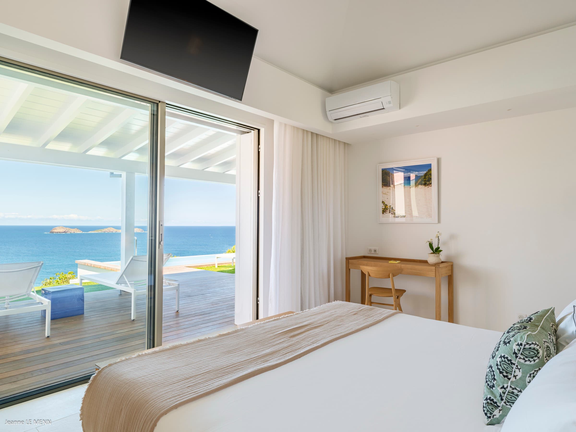 Second bedroom with ocean view
